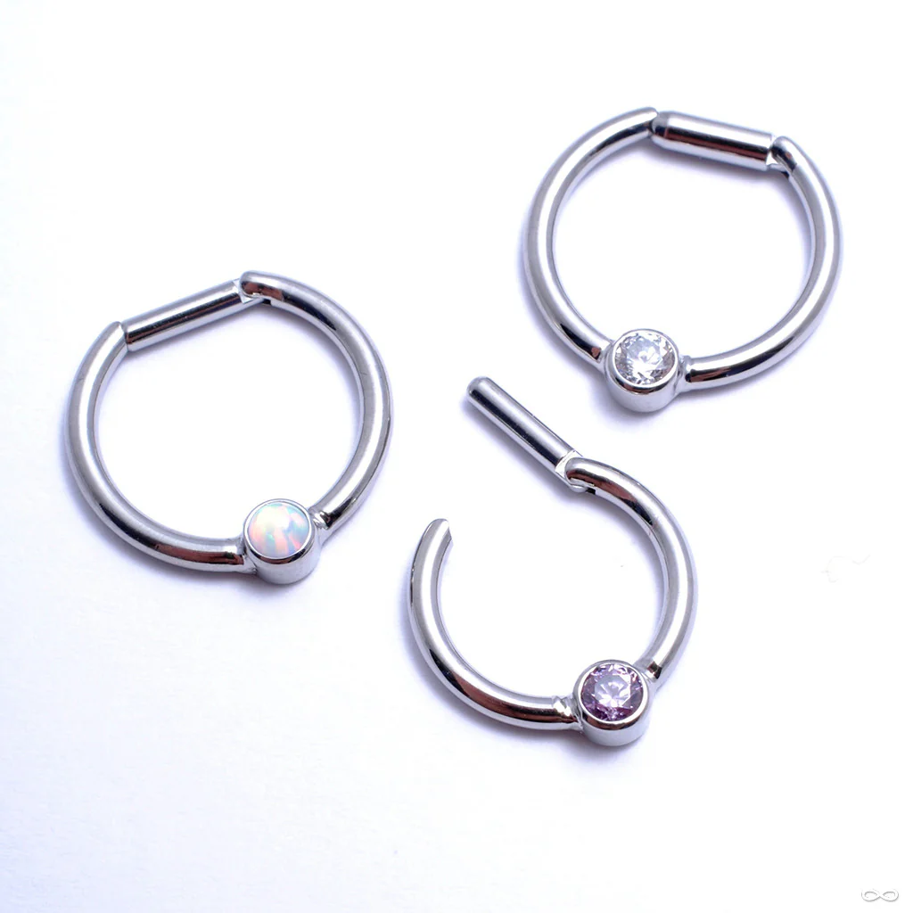 Hinged Ring with Bezel-set Gemstone in Titanium from Intrinsic - Image 3