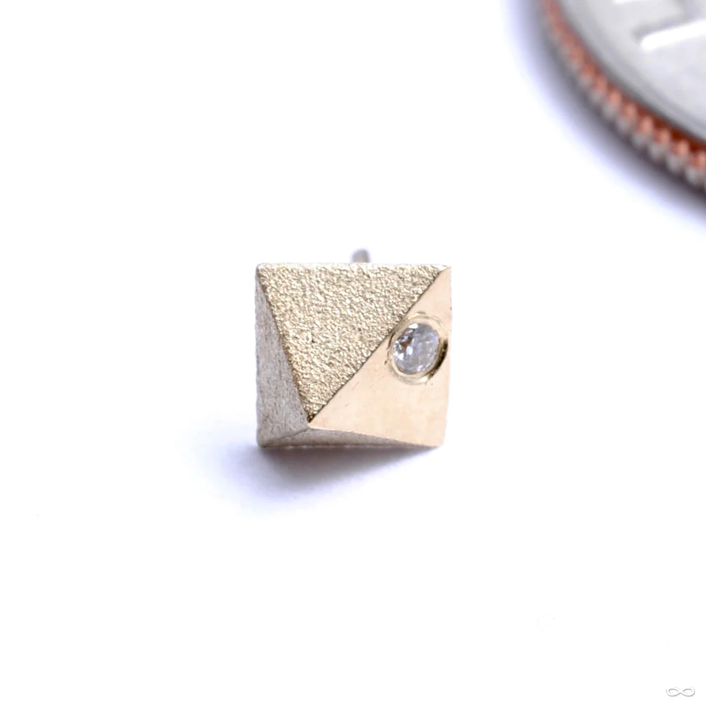 Prism with Stone Press-fit End in Gold from Pupil Hall