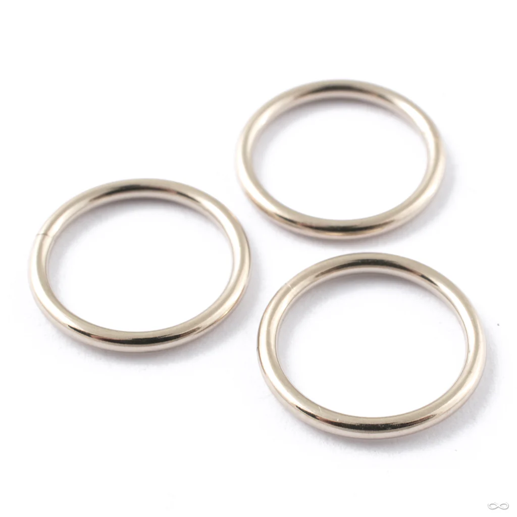 Seam Ring in Gold from Vira Jewelry - Image 3