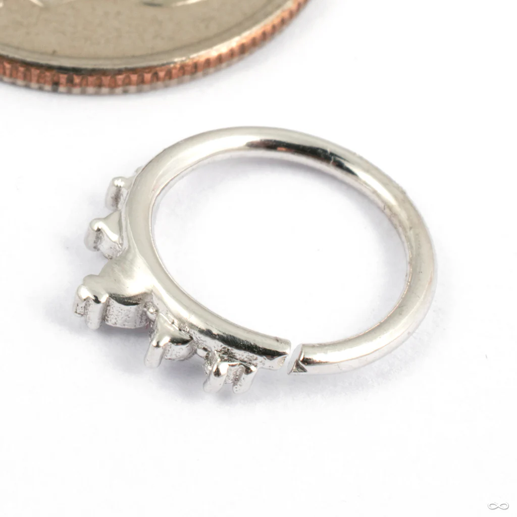 Throne Seam Ring in Gold from Tawapa - Image 2
